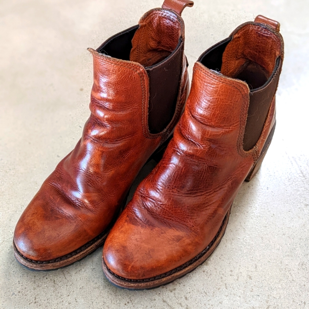 Frye Sabrina Chelsea Boot